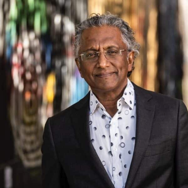 A headshot of Dr Tom Verghese